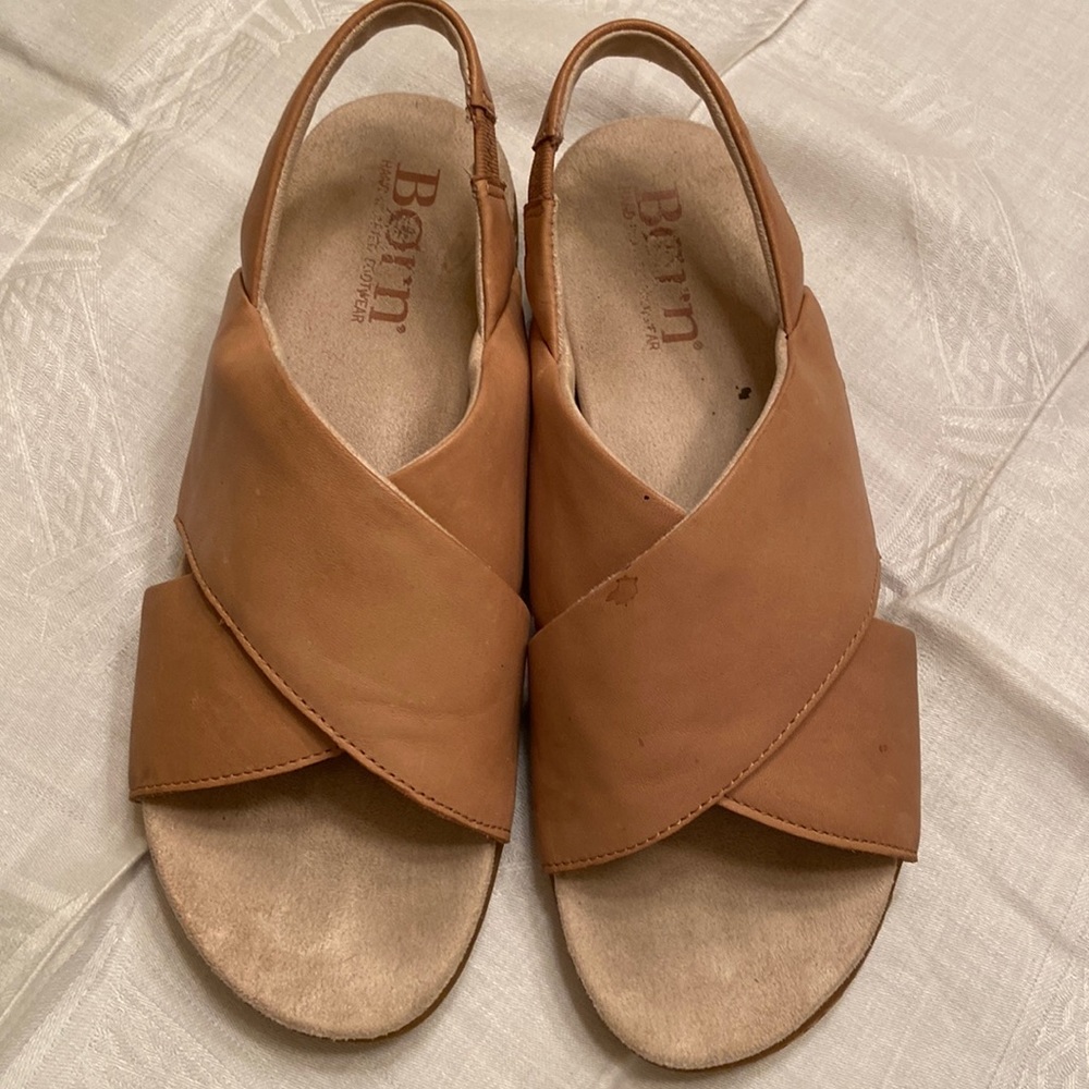 BORN  Sandal Size 9